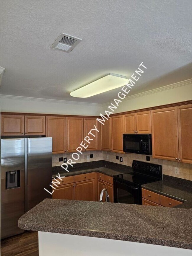 Building Photo - Beautiful One-Level Downstairs Condo in Prime Hamilton Place Location