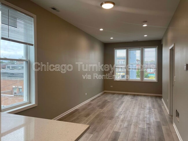 Building Photo - 2336 S Troy St