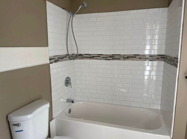 Building Photo - 93 Spruce St