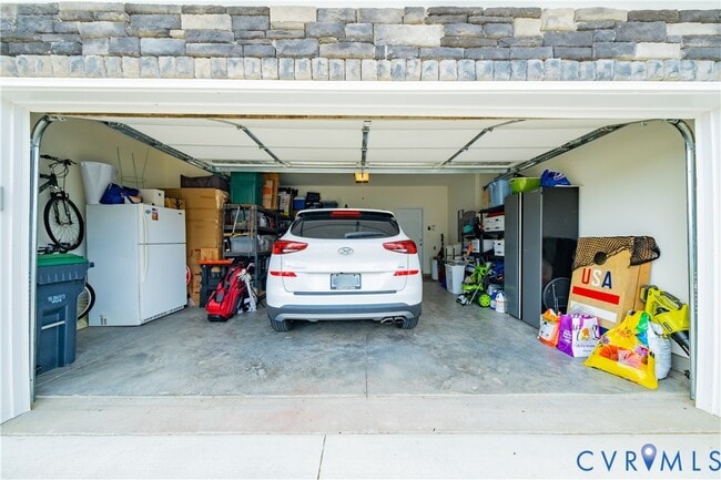 Building Photo - 18401 Palisades Ct