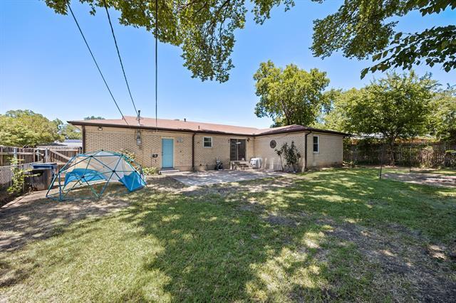 Building Photo - 404 E Alexander Ln