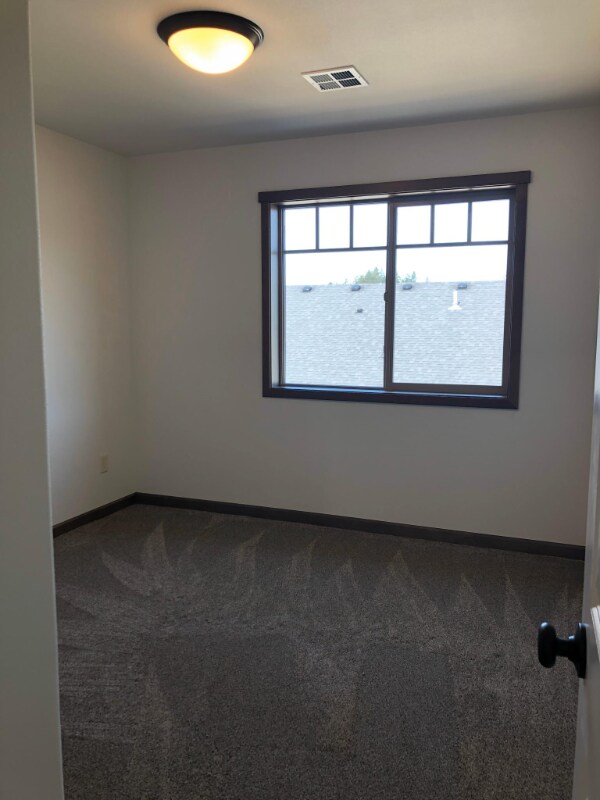 Building Photo - 1005 SW Juniper Gdns Ln