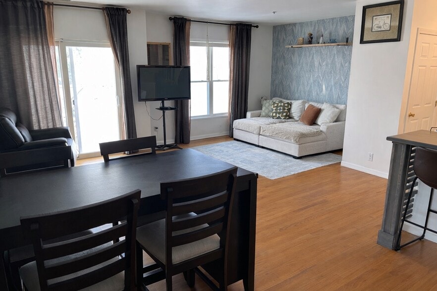 Building Photo - 84 Aborn St