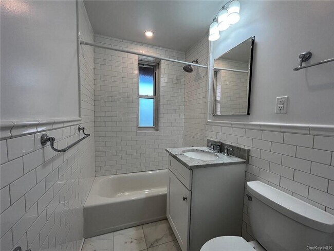 Building Photo - 555 Broadway