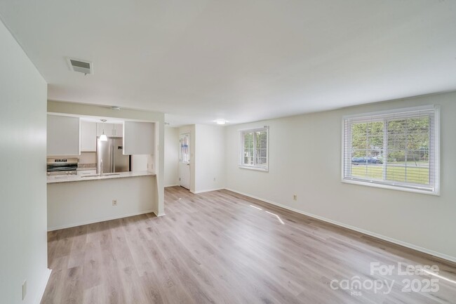 Building Photo - 5001 Forest Mountain Ct