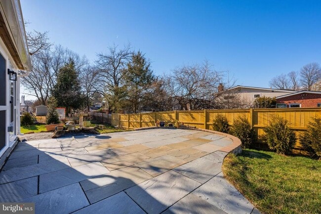 Building Photo - 700 N Mansfield St