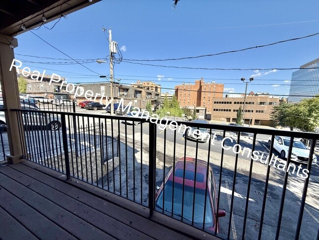 Building Photo - 2 Bed 2 Bath West Plaza Urban Oasis