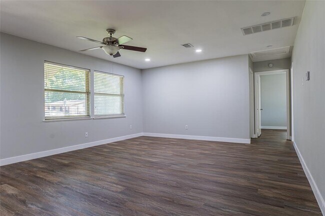 Building Photo - 9014 Slayton Dr