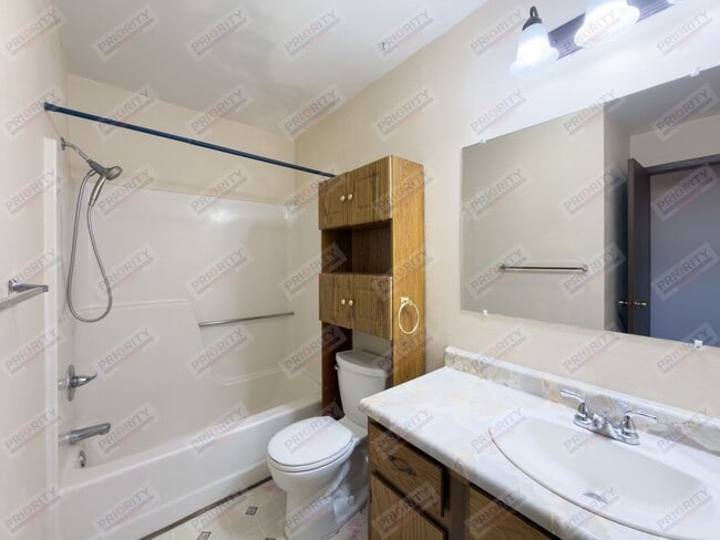 Building Photo - Townhome with a garage