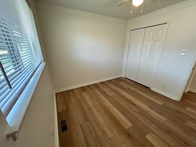 Building Photo - Impeccably Clean Warren Ranch!