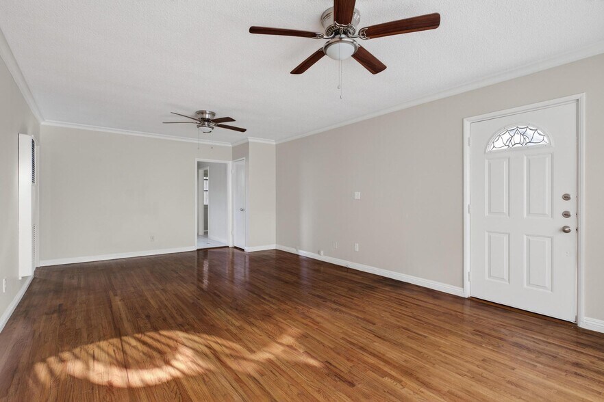 Building Photo - 25218 Loytan St