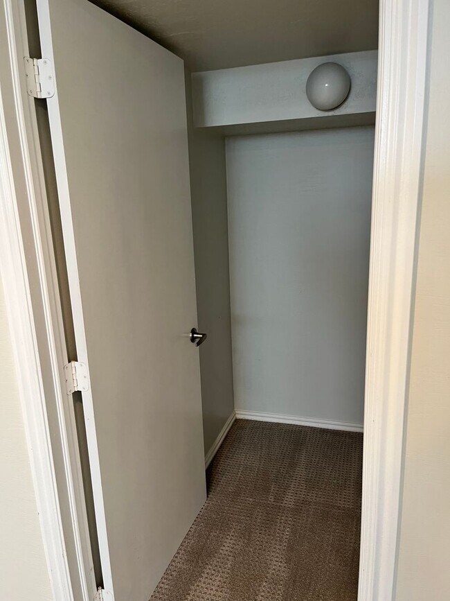 Building Photo - Charming 4 Bedroom 2 Bath Home in Sugarhouse!