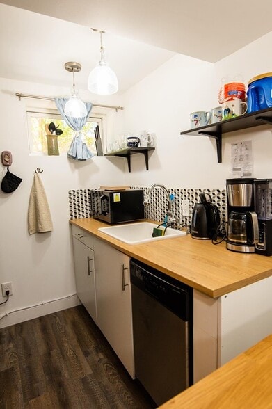 Building Photo - 2235 York St