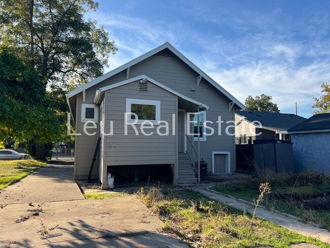 Building Photo - Charming 2-Bedroom Home with Classic Chara...