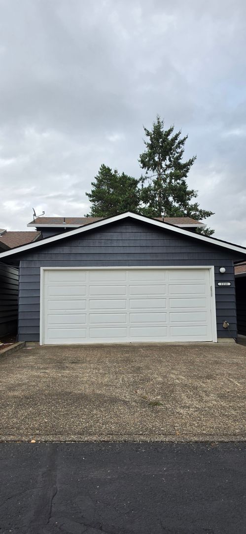 Building Photo - 1110 NW Springwood Ln