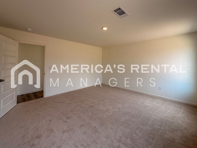 Building Photo - Available NOW! Spacious 5-Bedroom Single Level Home!