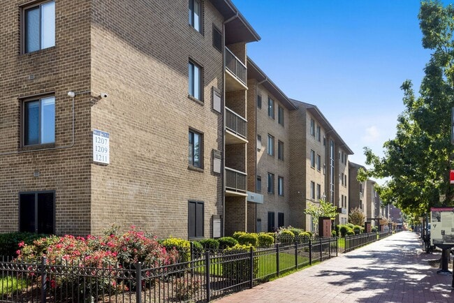 Building Photo - Washington Apartments