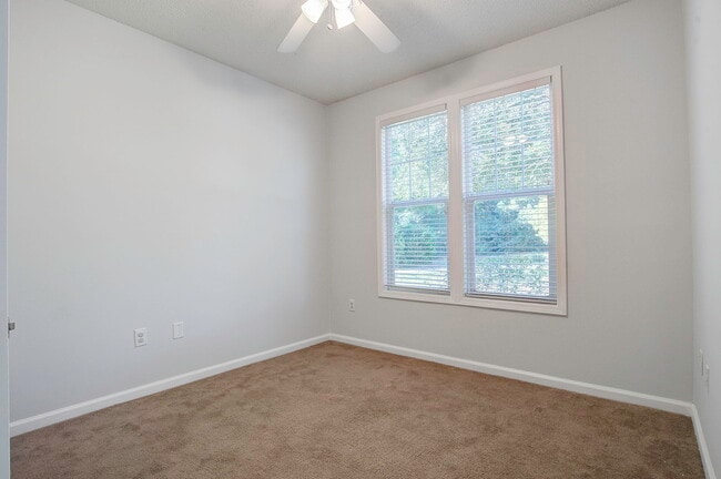 Building Photo - 1213 Rosewood Ln