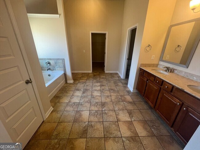 Building Photo - 130 Silver Peak Dr