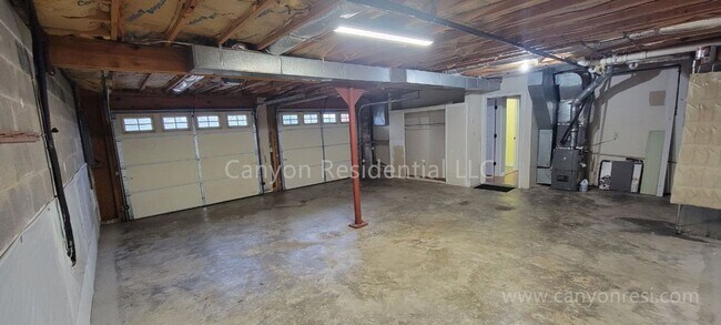 Building Photo - Recently Renovated!!Beautiful 4BR home.