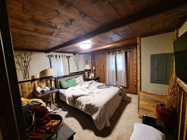 Building Photo - Fully Furnished