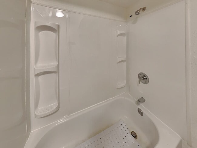 Building Photo - Move-in Special: Receive $500 off your first full month’s rent when you move in on or before 11/3...