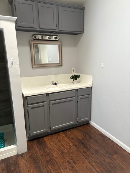 Building Photo - 12404 Sunland St