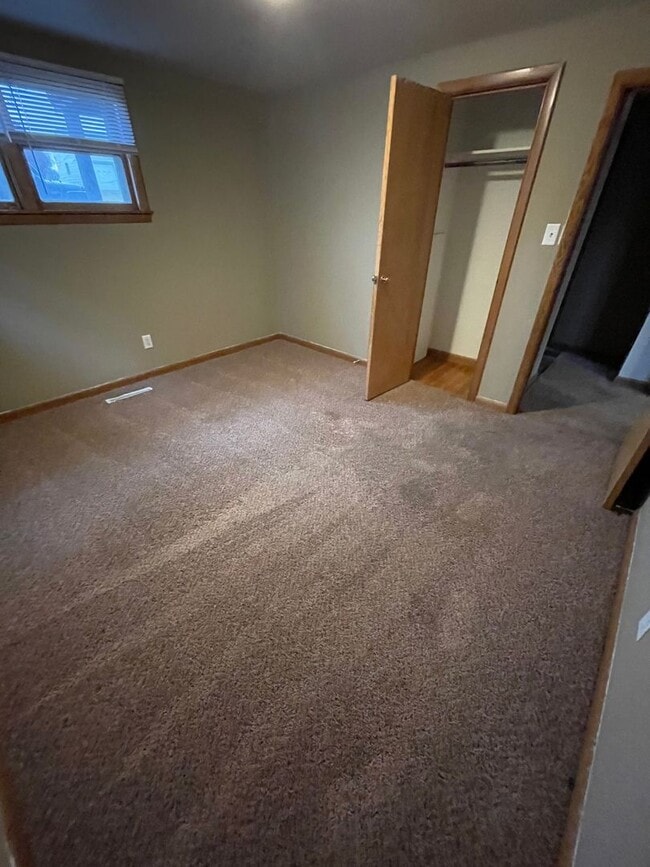 Building Photo - 706 2nd Ave NW