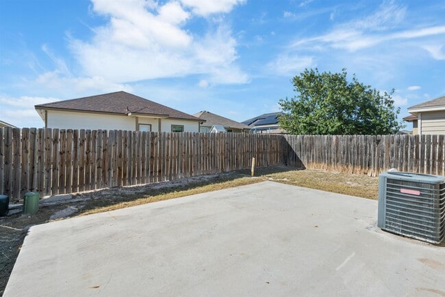 Building Photo - 1013 Tesoro Hills