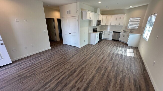 Building Photo - Coyote Run Duplexes