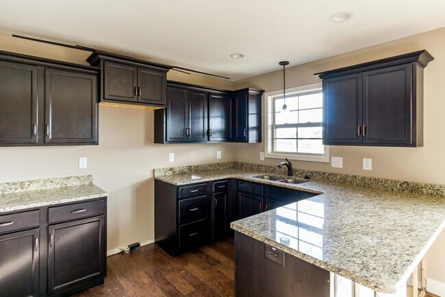 Building Photo - Pet Friendly Three Bedroom with Bonus!