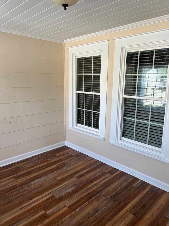 Building Photo - CHARMER LOCATED IN THE HEART OF DOWNTOWN CONWAY