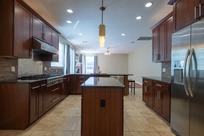 Building Photo - 8901 Splitarrow Dr