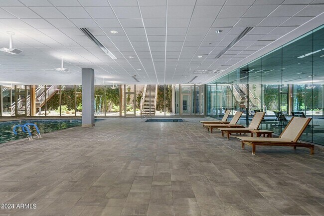 Building Photo - 7117 E Rancho Vista Dr