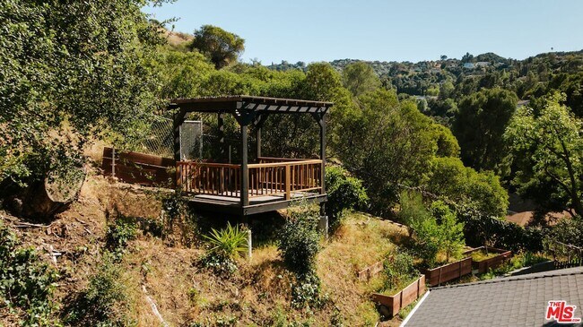 Building Photo - 16666 Oldham St