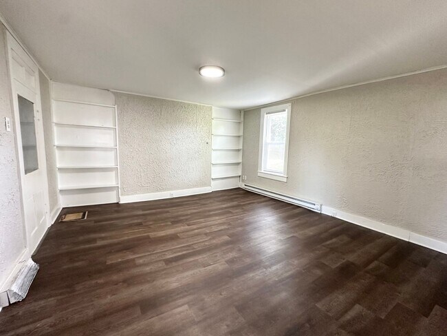Building Photo - 125 Emig St