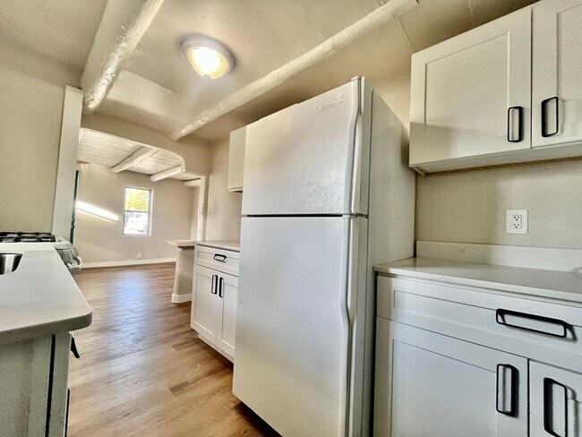 Building Photo - 422 Towner Ave NW