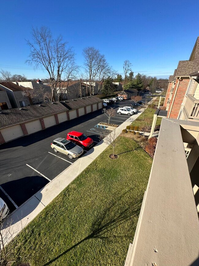 Building Photo - 600 Vincent Way