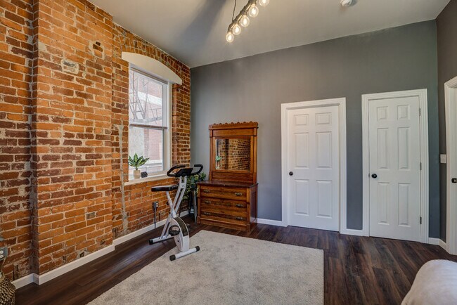 Building Photo - 844 Oak St