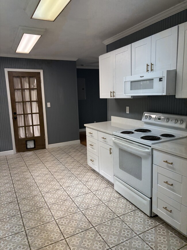 Building Photo - 905 Malquin Dr