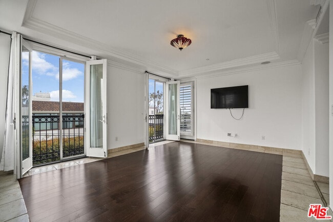 Building Photo - 11952 Montana Ave