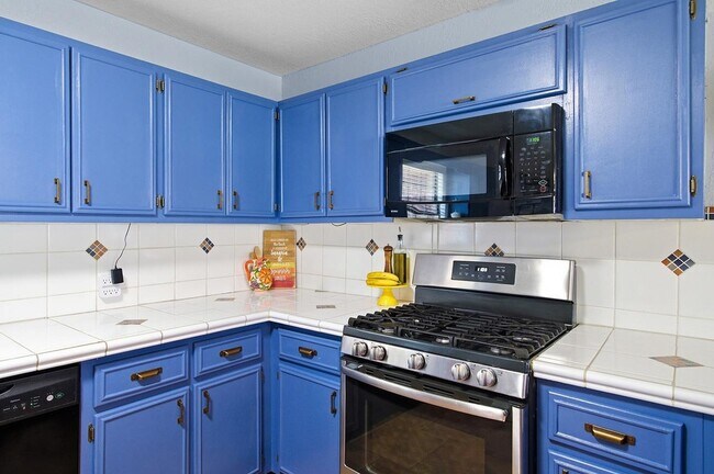 Building Photo - 208 N Broadview St