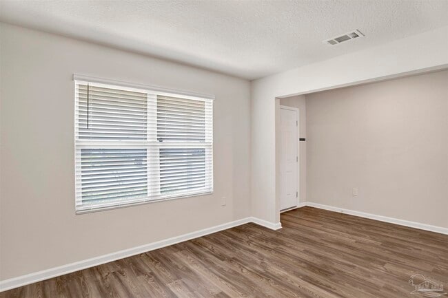 Building Photo - 5249 Peach Dr