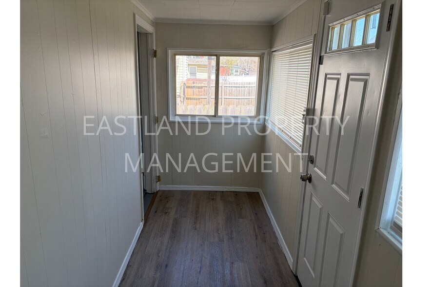 Building Photo - 1964 Burr St