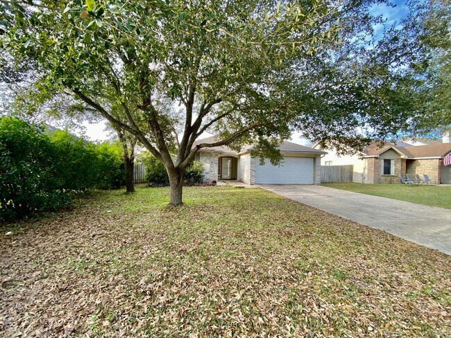 Building Photo - Easy Living, Inside and Out