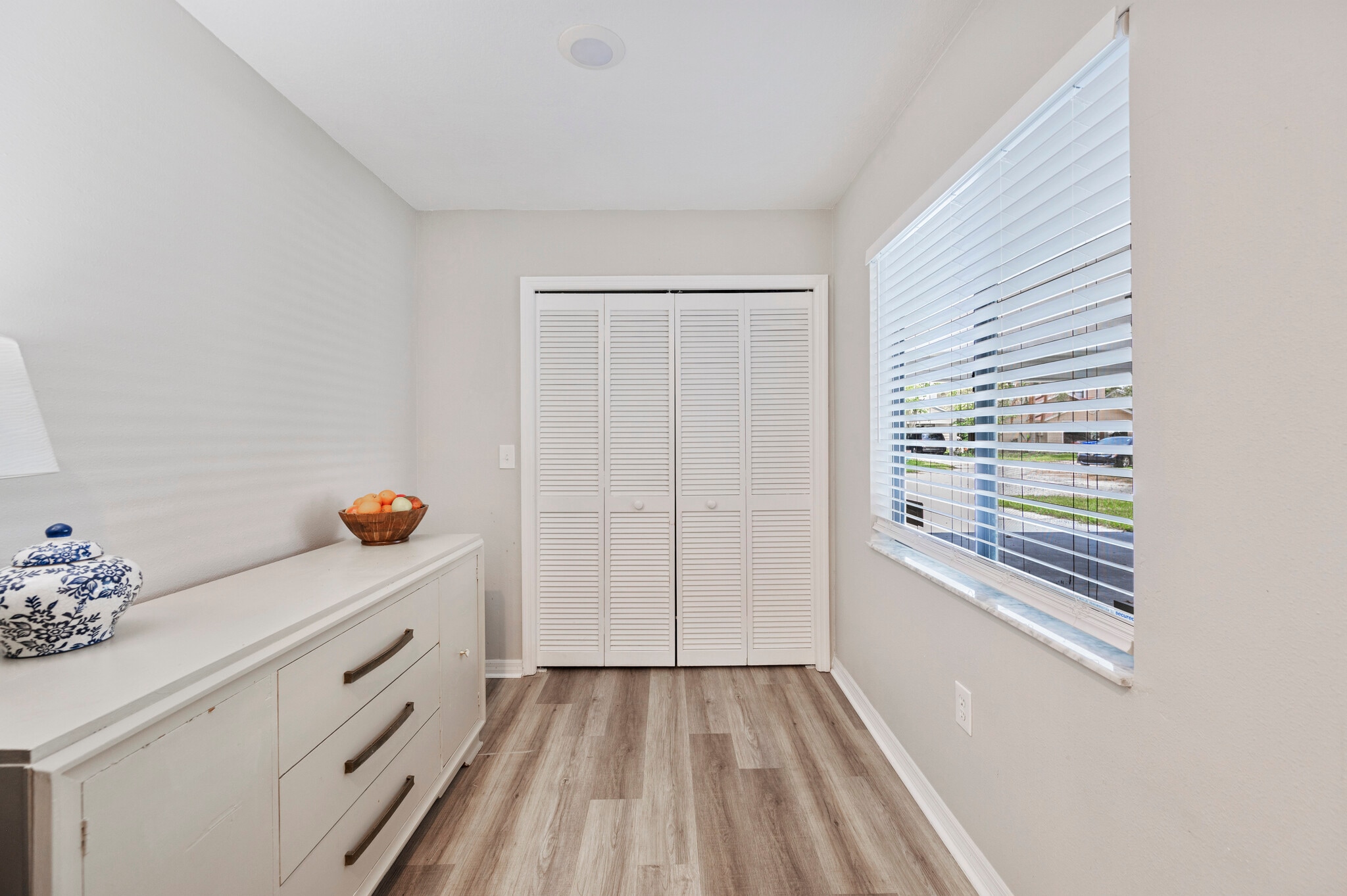 Laundry doors closed - 3568 Raintree Ln