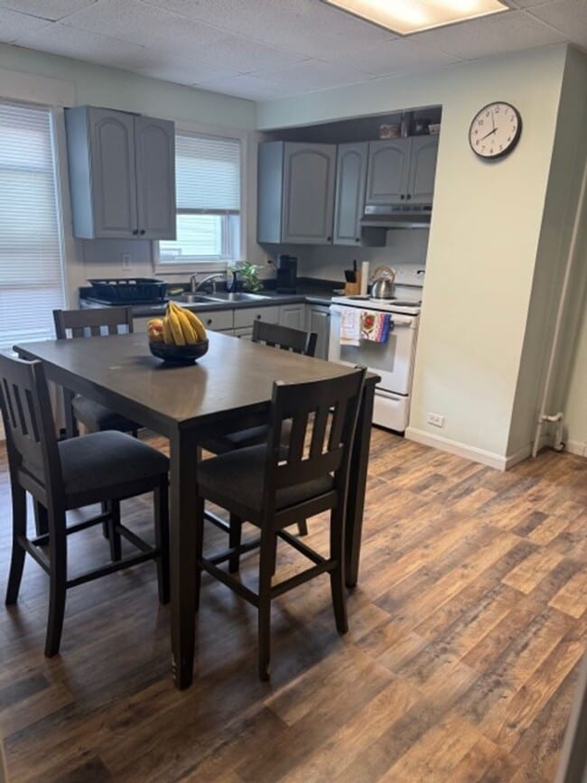 Building Photo - School Street