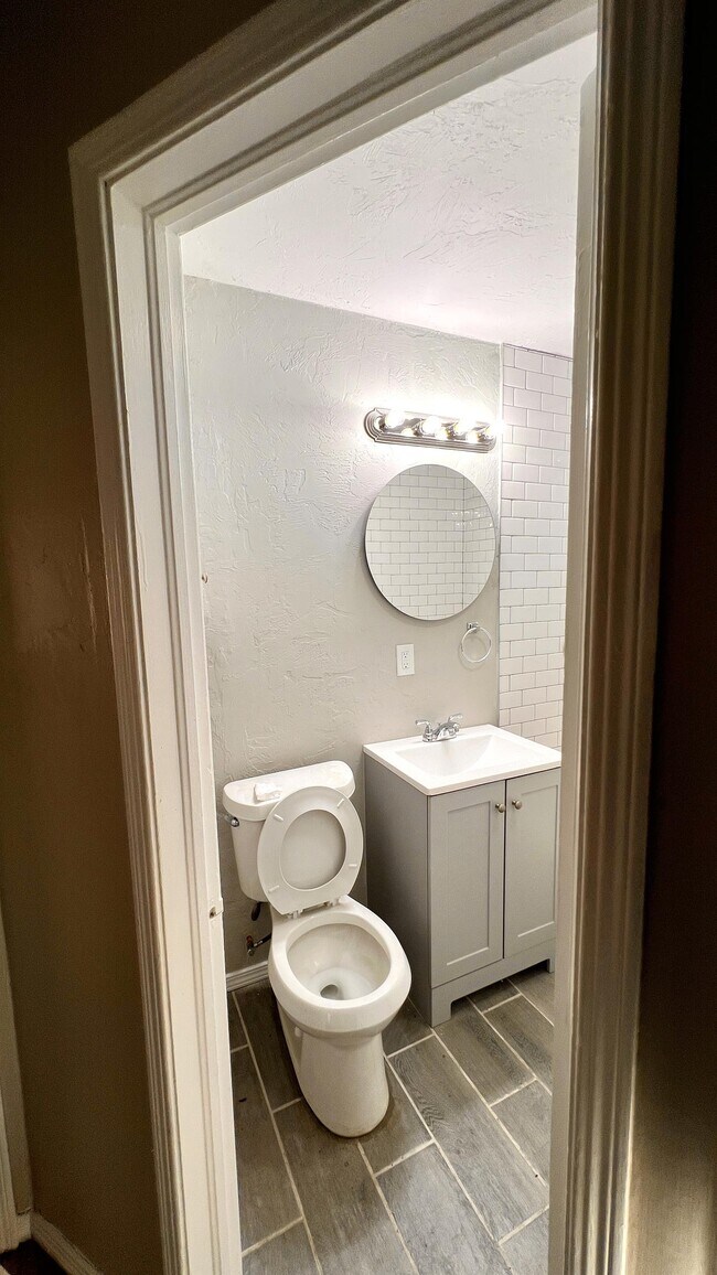 Building Photo - 2333 SW 38th St