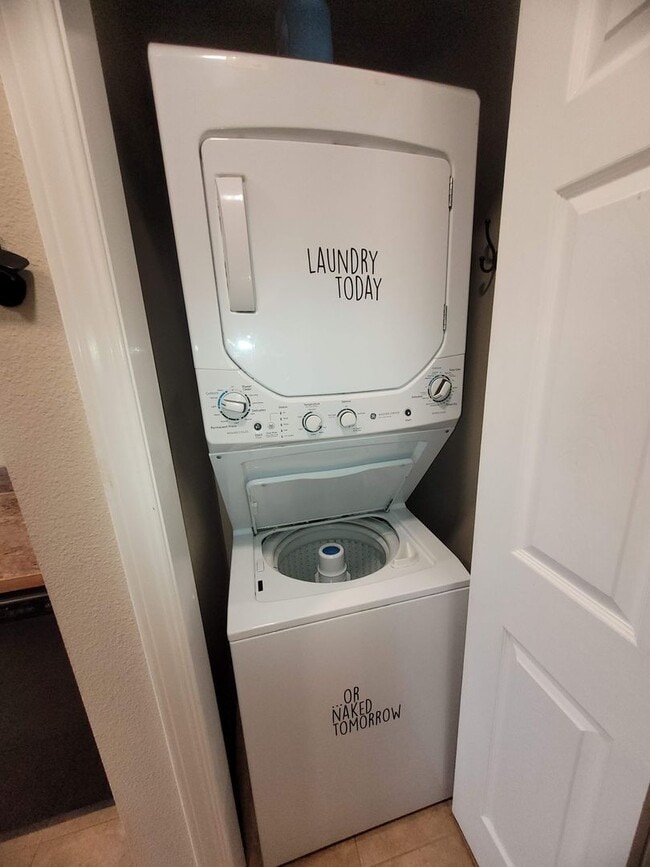 Building Photo - 1218 W Spruce St