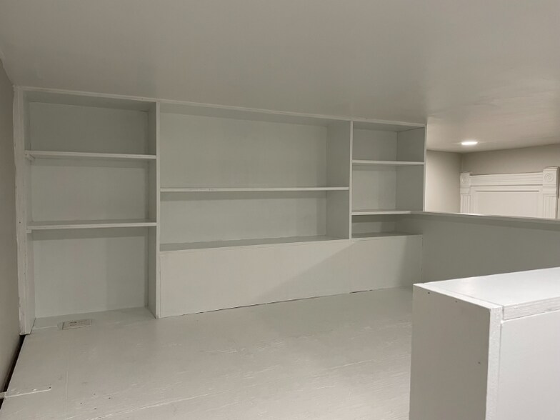 Building Photo - 65 Smith Pl